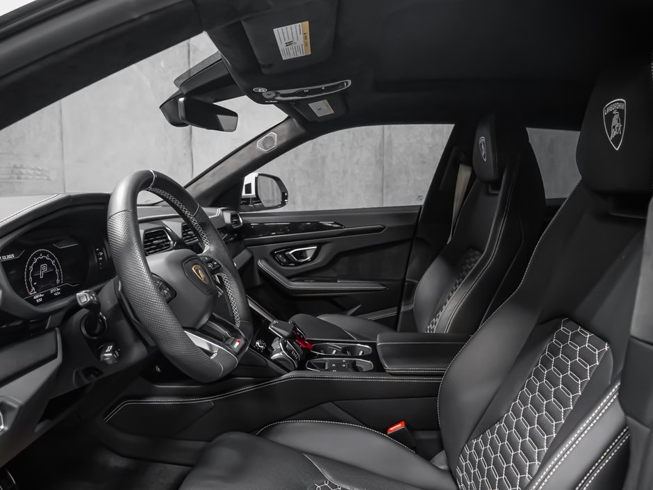 Lamborghini Urus  2022-21