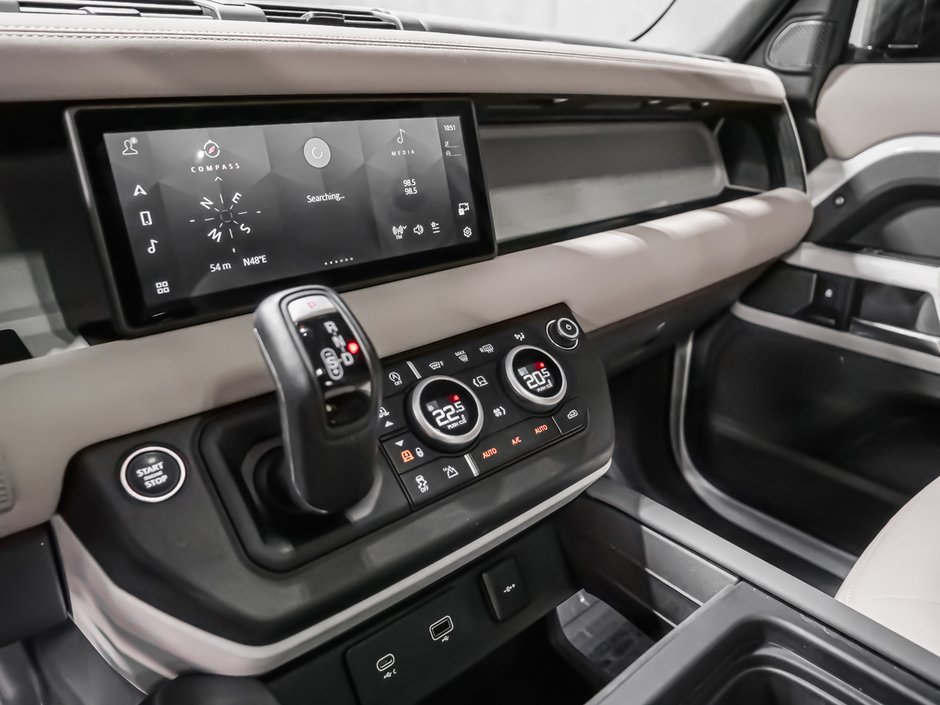 Land Rover Defender SE, 3D CAMERA, PIVI PRO, DEL LIGHT, 8 SPEED 2023-35