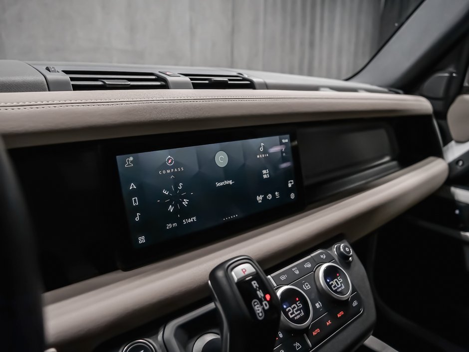 Land Rover Defender SE, 3D CAMERA, PIVI PRO, DEL LIGHT, 8 SPEED 2023-26