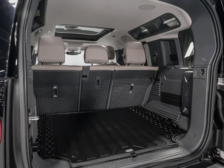 Land Rover Defender SE, 3D CAMERA, PIVI PRO, DEL LIGHT, 8 SPEED 2023-8