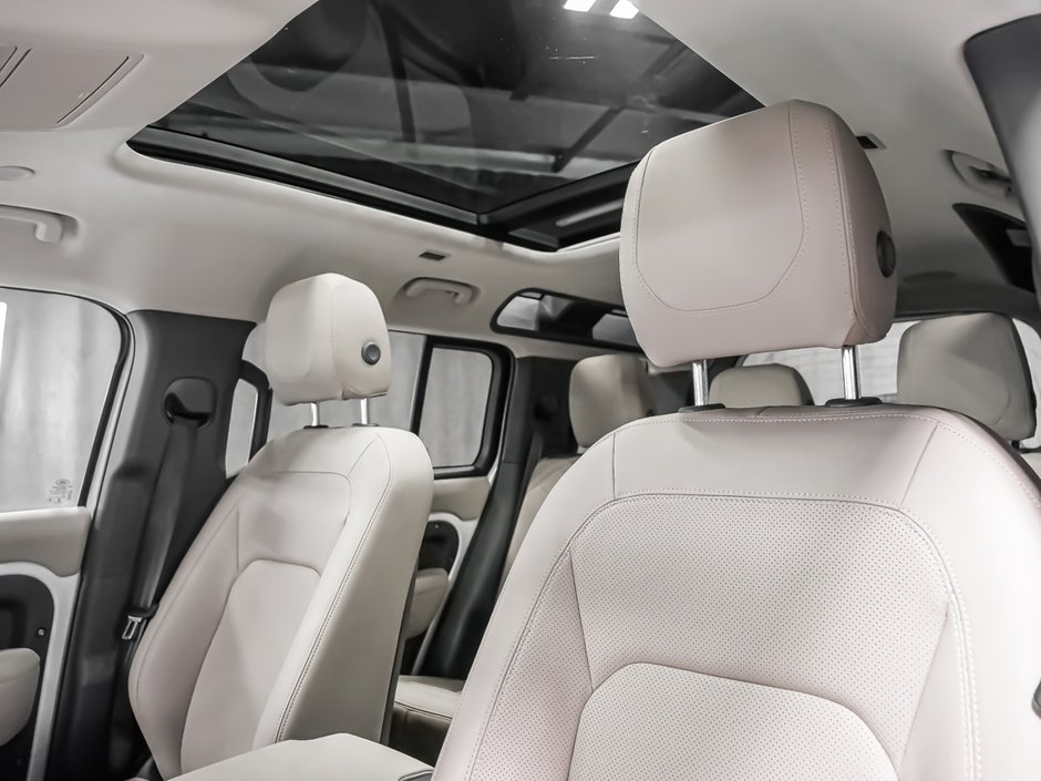 Land Rover Defender SE, 3D CAMERA, PIVI PRO, DEL LIGHT, 8 SPEED 2023-31