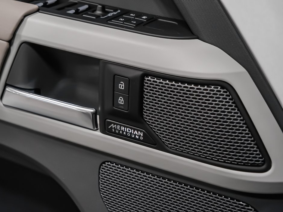 Land Rover Defender SE, 3D CAMERA, PIVI PRO, DEL LIGHT, 8 SPEED 2023-16