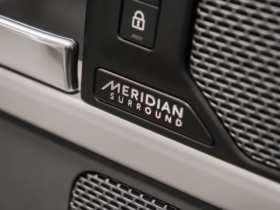 Land Rover Defender SE, 3D CAMERA, PIVI PRO, DEL LIGHT, 8 SPEED 2023-25