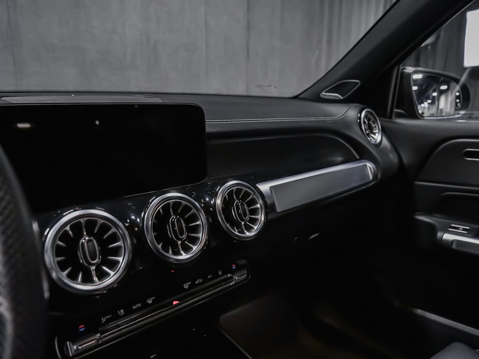 Mercedes-Benz EQB 350 2023-10