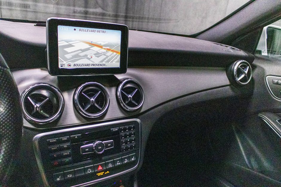 Mercedes-Benz GLA-Class GLA 250 2015-11