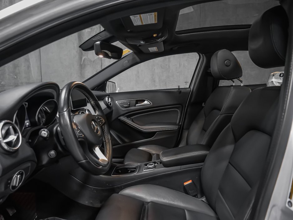 Mercedes-Benz GLA 250 4MATIC LEATHER SEATS AND HEATED 2016-15