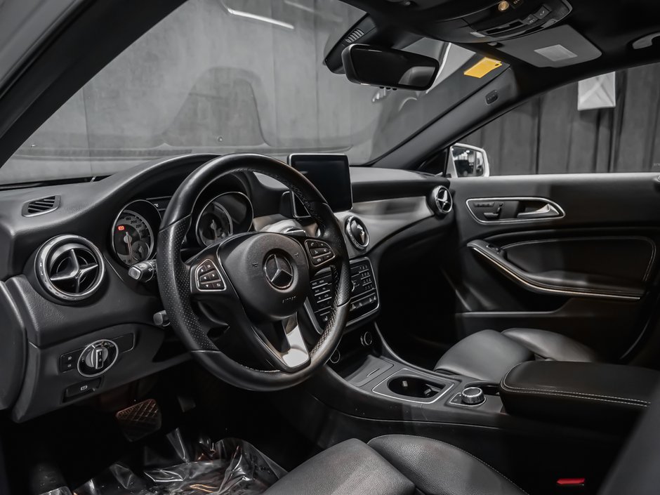 Mercedes-Benz GLA 250 4MATIC LEATHER SEATS AND HEATED 2016-7