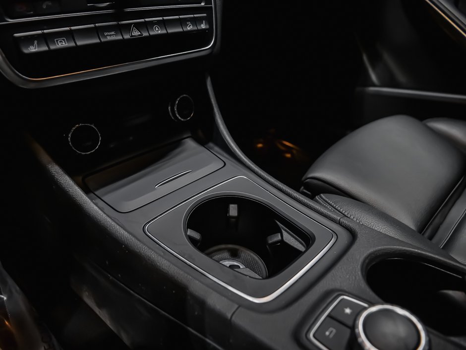 Mercedes-Benz GLA 250 4MATIC LEATHER SEATS AND HEATED 2016-13
