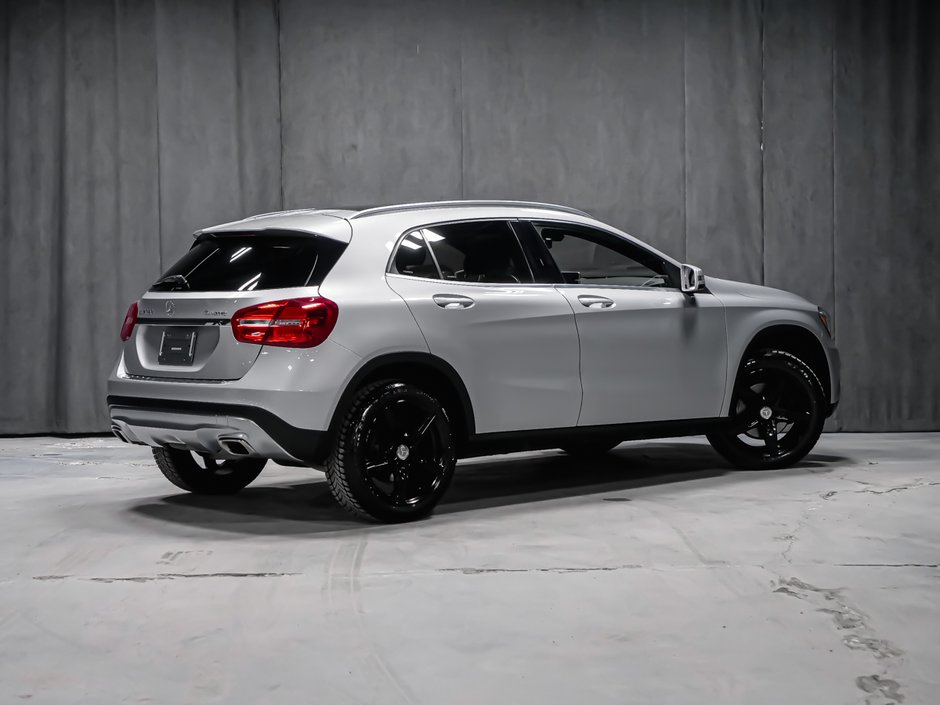Mercedes-Benz GLA 250 4MATIC LEATHER SEATS AND HEATED 2016-2