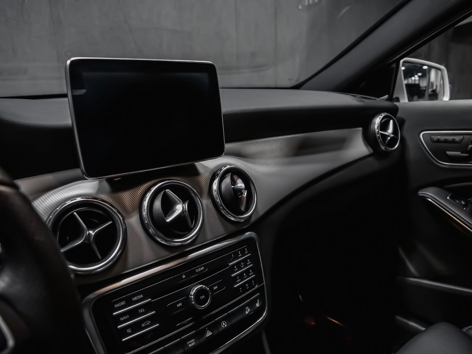 Mercedes-Benz GLA 250 4MATIC LEATHER SEATS AND HEATED 2016-11