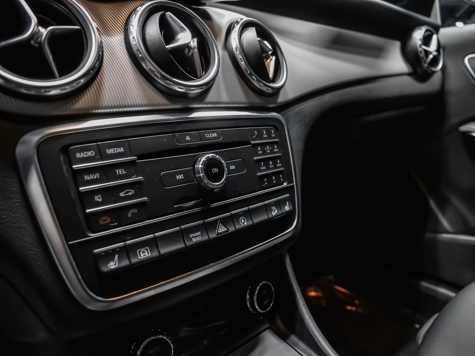 Mercedes-Benz GLA 250 4MATIC LEATHER SEATS AND HEATED 2016-12