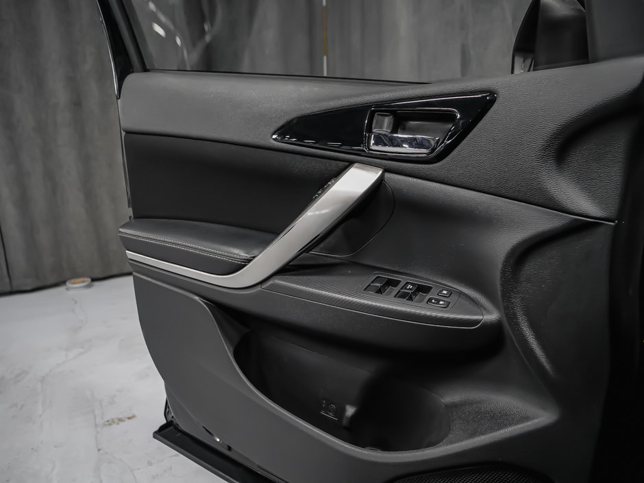 Mitsubishi ECLIPSE CROSS  2019-10