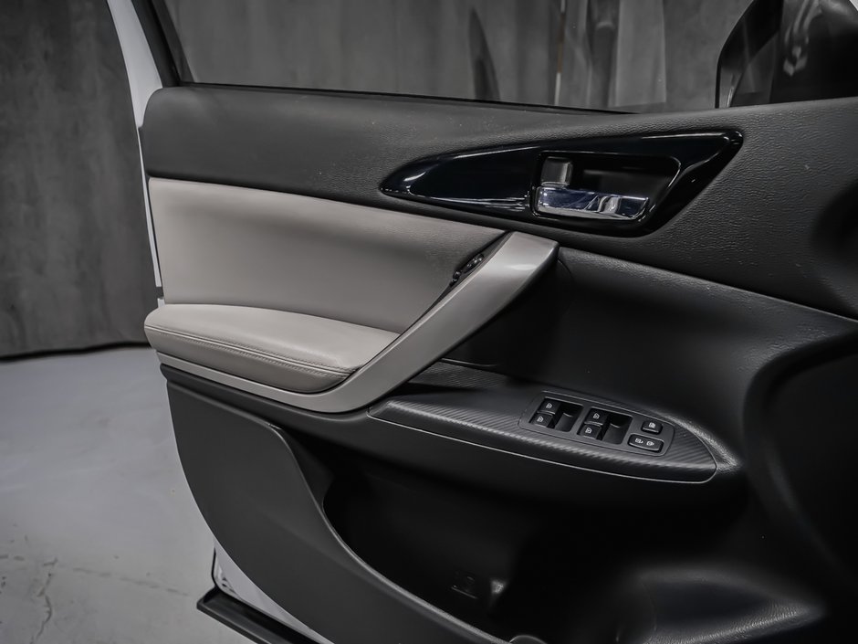 Mitsubishi Eclipse Cross  2023-10