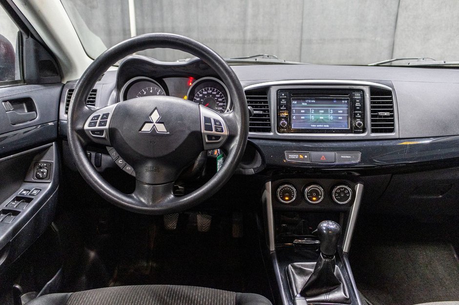 Mitsubishi Lancer ES 2017-8