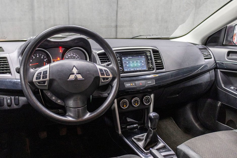 Mitsubishi Lancer ES 2017-7