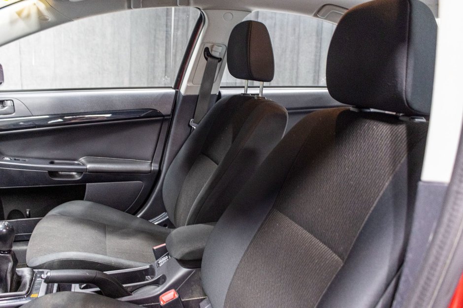 Mitsubishi Lancer ES 2017-13