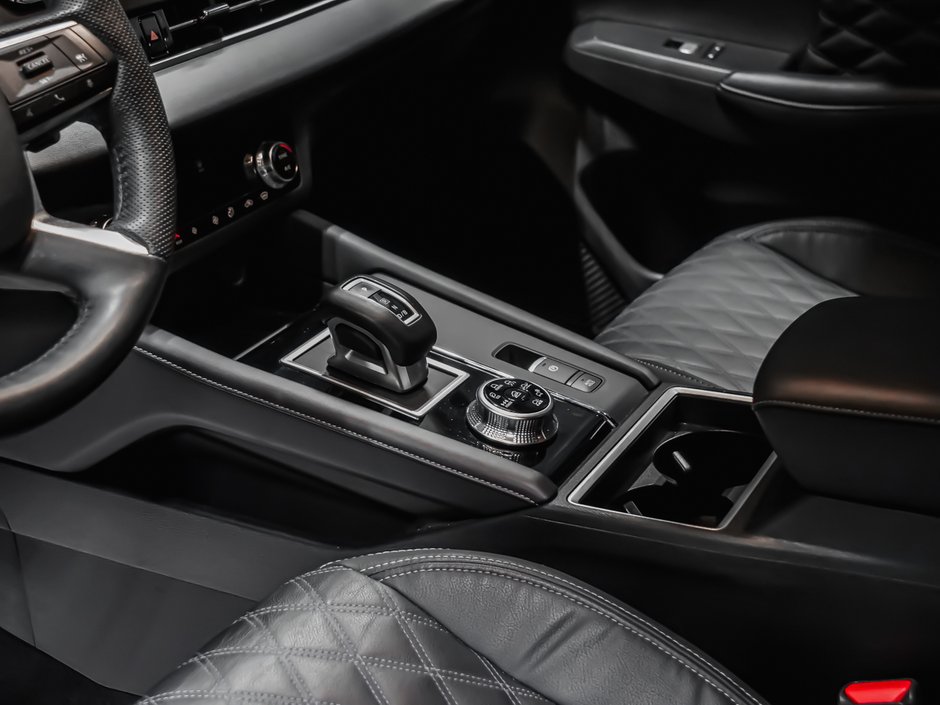 2023 Mitsubishi OUTLANDER PHEV-8