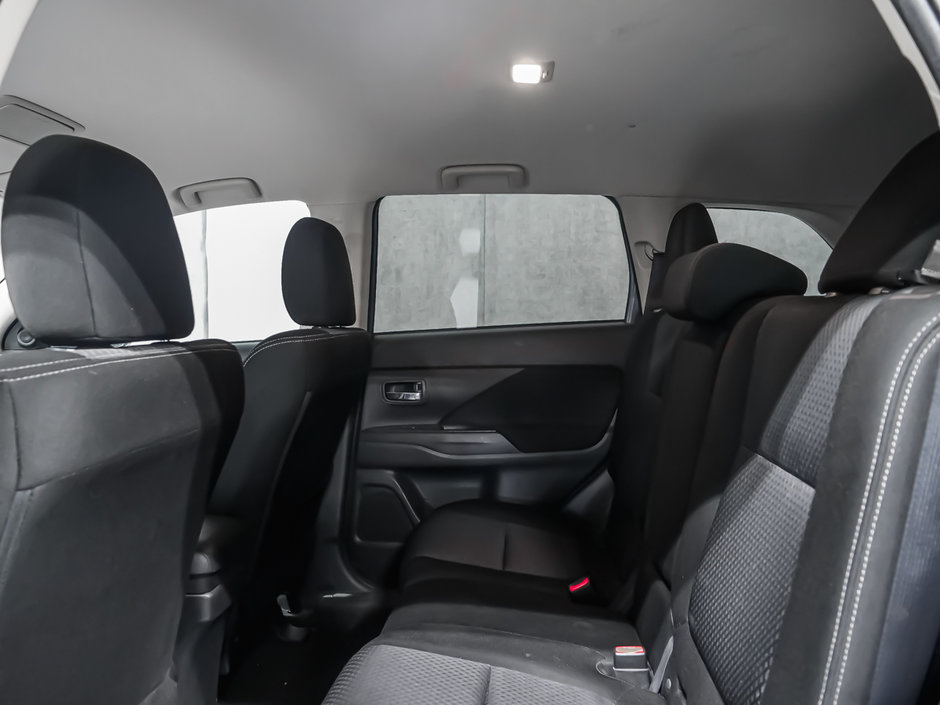 2018 Mitsubishi Outlander ES-11