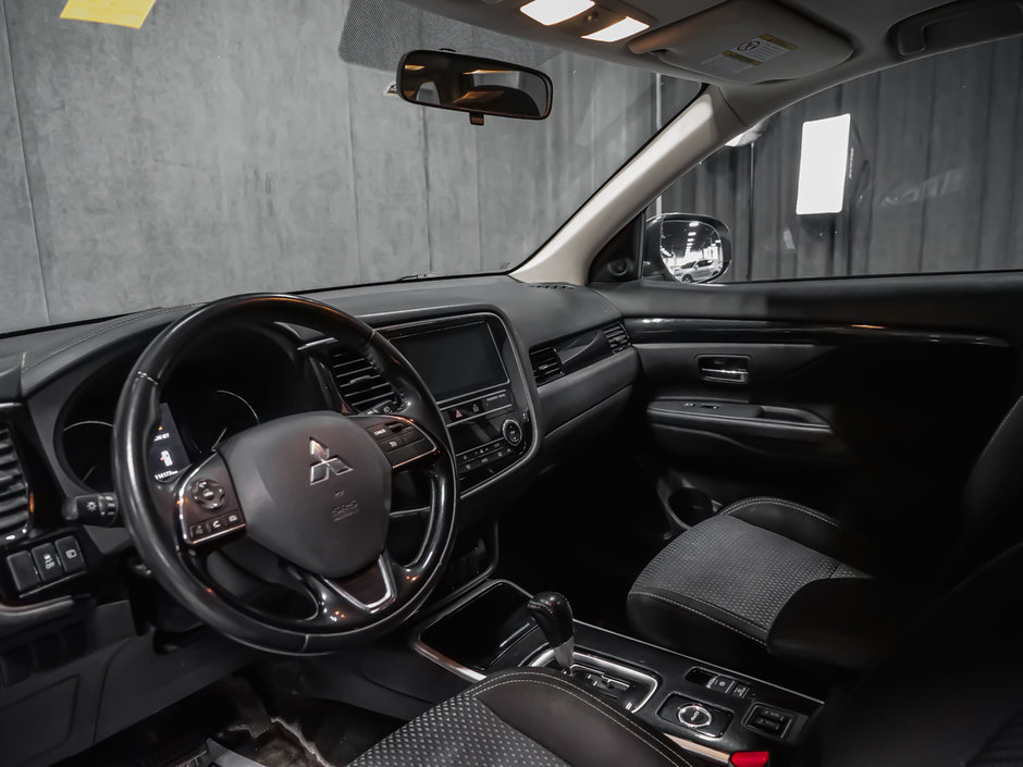 Mitsubishi Outlander ES 2019-6
