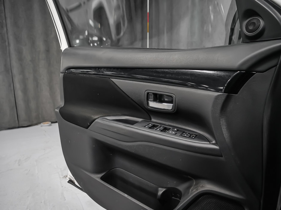 Mitsubishi Outlander ES 2019-10