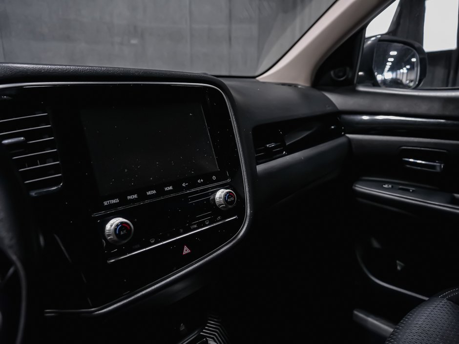 Mitsubishi Outlander  2020-11