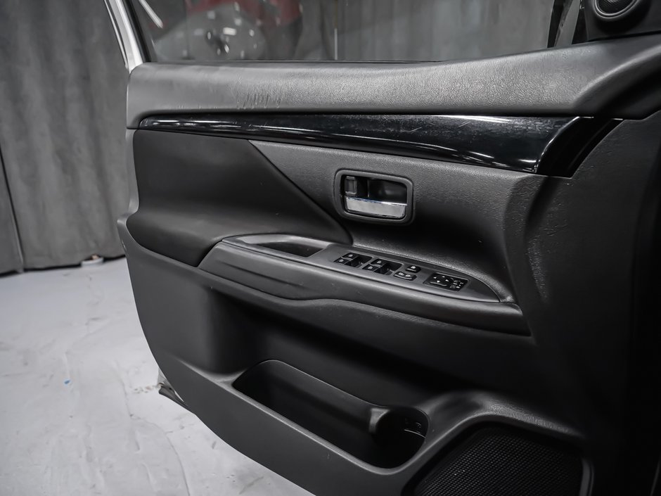 Mitsubishi Outlander  2020-9