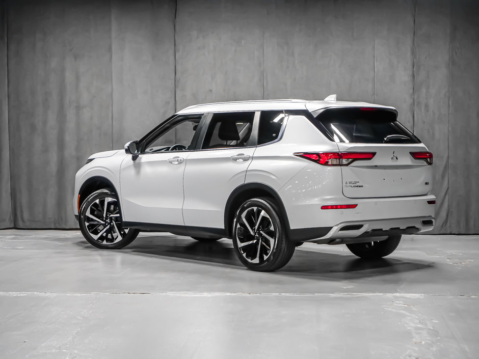 Mitsubishi Outlander SEL 2022-3