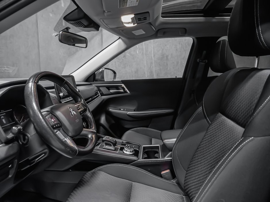 Mitsubishi Outlander SE 2022-12