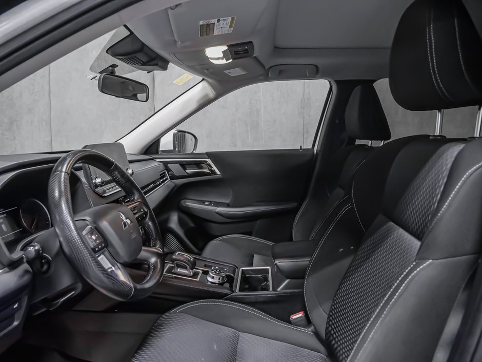 2022 Mitsubishi Outlander LE-12