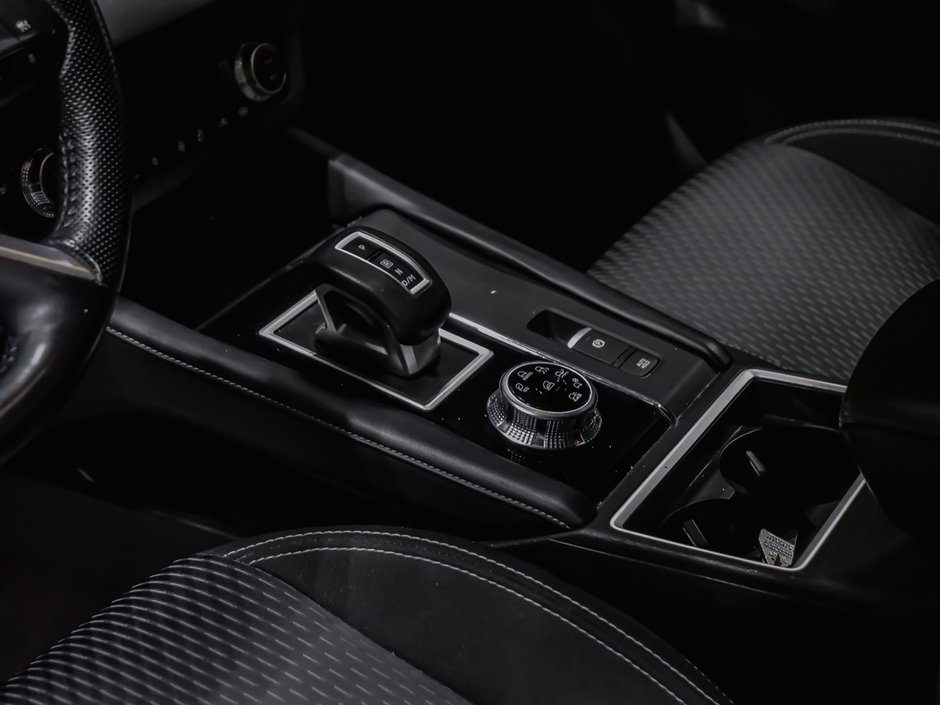 2022 Mitsubishi Outlander LE-7