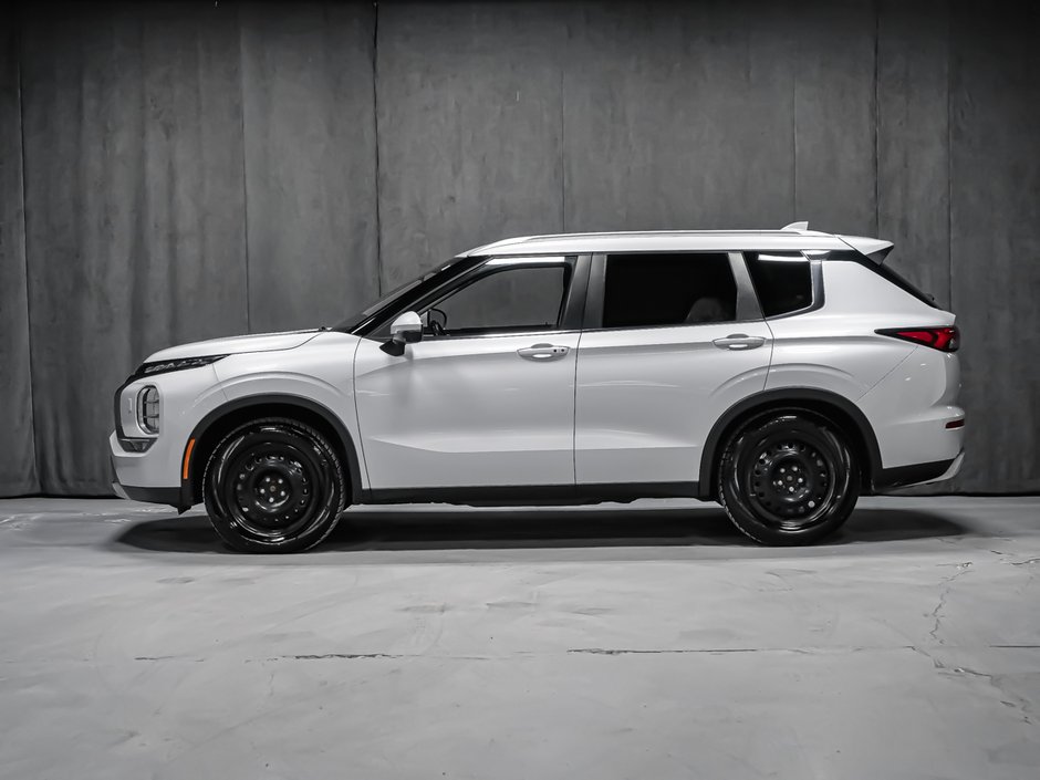 2022 Mitsubishi Outlander LE-3