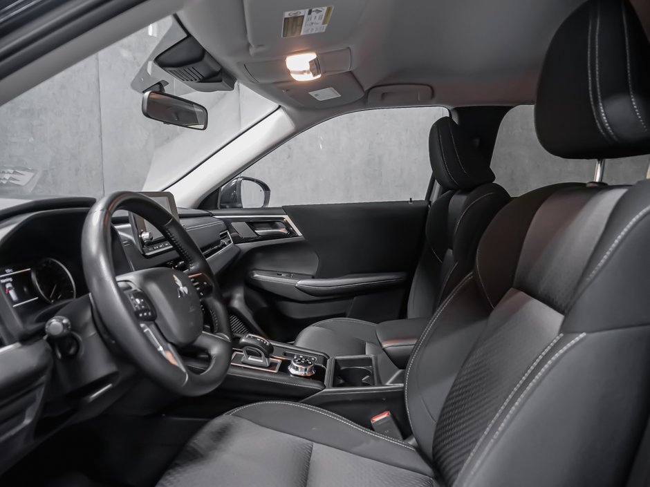 Mitsubishi Outlander ES 2024-12