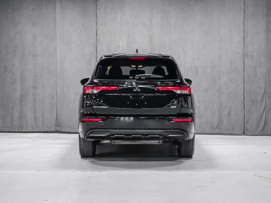 Mitsubishi Outlander ES 2024-5