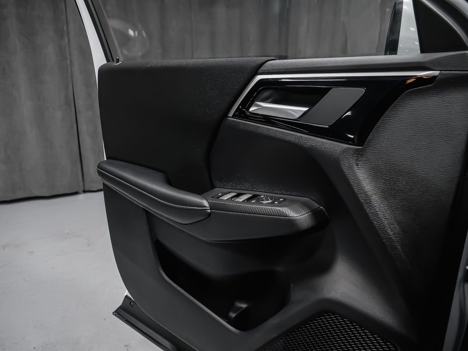 2024 Mitsubishi Outlander ES-9