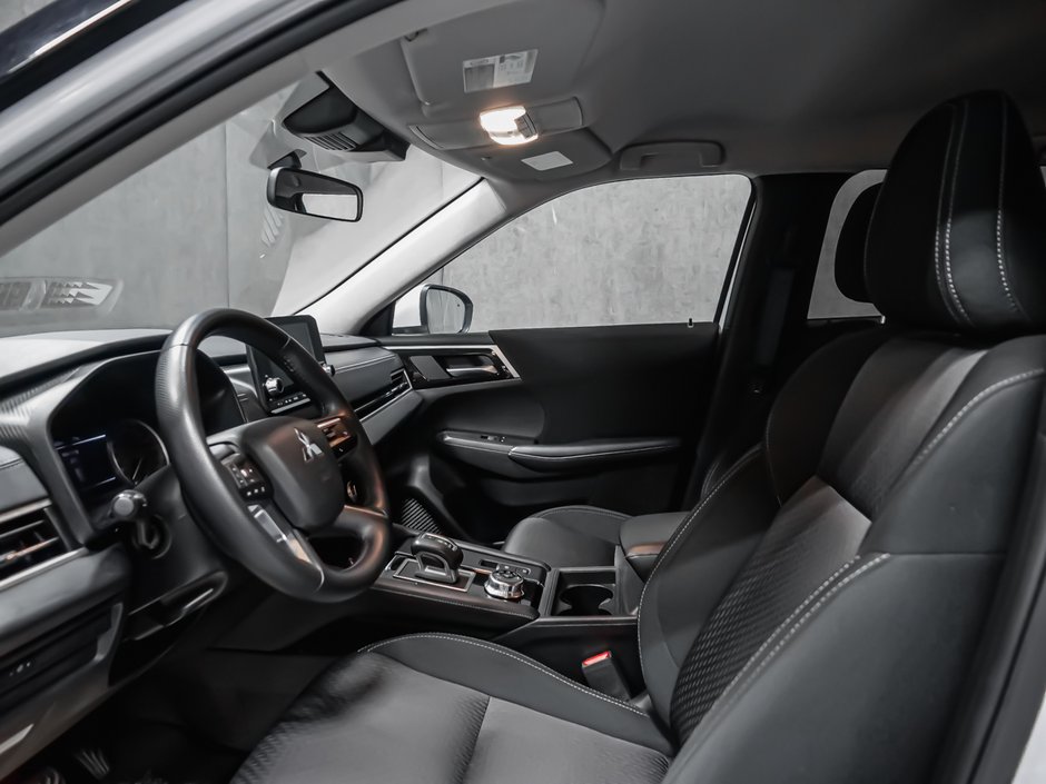 2024 Mitsubishi Outlander ES-11