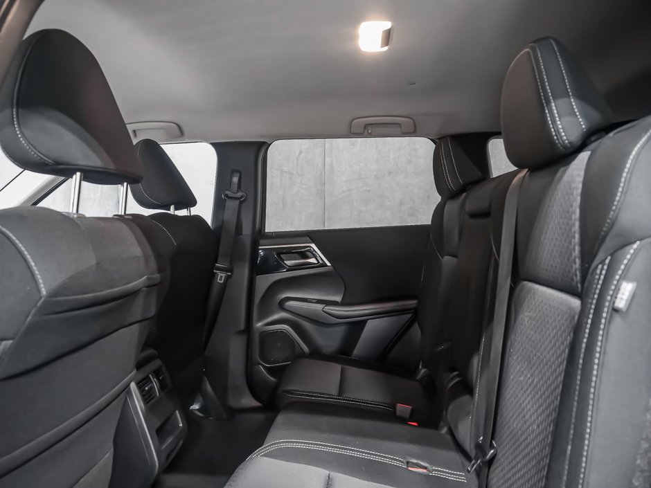 Mitsubishi Outlander ES 2024-12