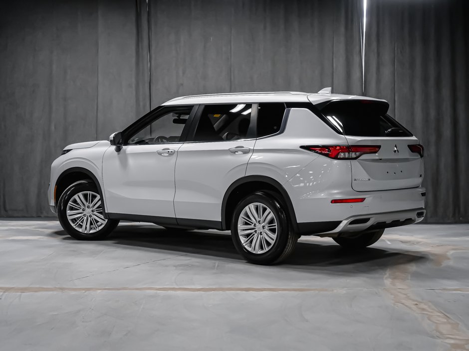 2024 Mitsubishi Outlander-3