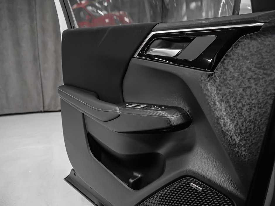 Mitsubishi Outlander ES 2025-8