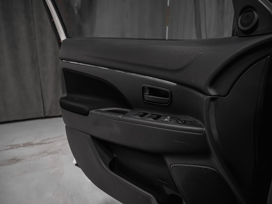 Mitsubishi RVR ES 2021-8