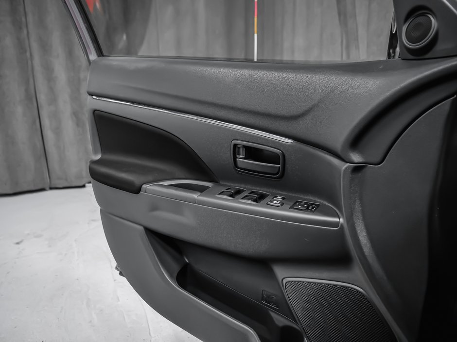 2023 Mitsubishi RVR ES-8