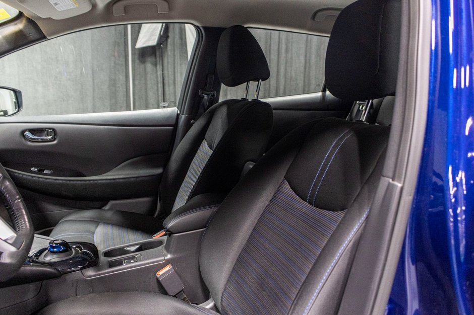 Nissan Leaf SV 2023-19
