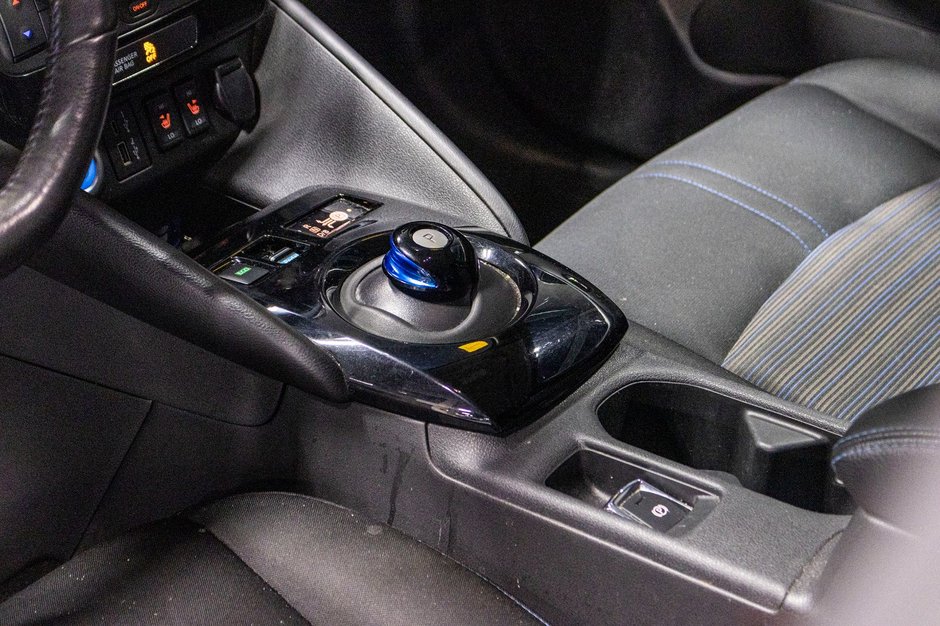 Nissan Leaf SV 2023-22