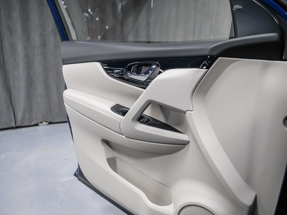 Nissan Qashqai AWD SV TOIT OUVRANT SIÈGES ET VOLANT CHAUFFANT 2022-9