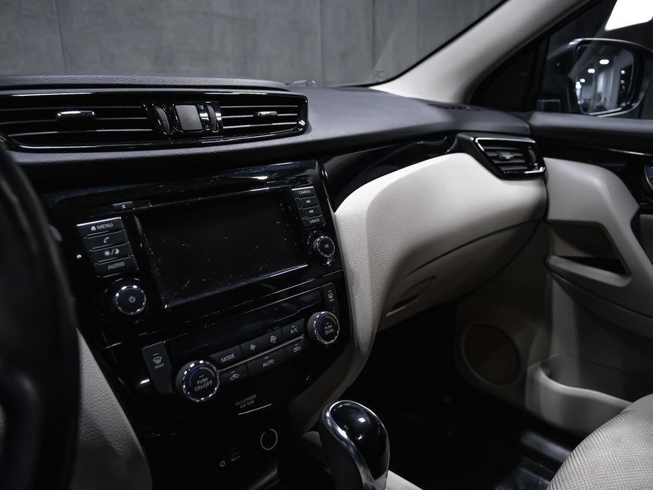 Nissan Qashqai AWD SV TOIT OUVRANT SIÈGES ET VOLANT CHAUFFANT 2022-11