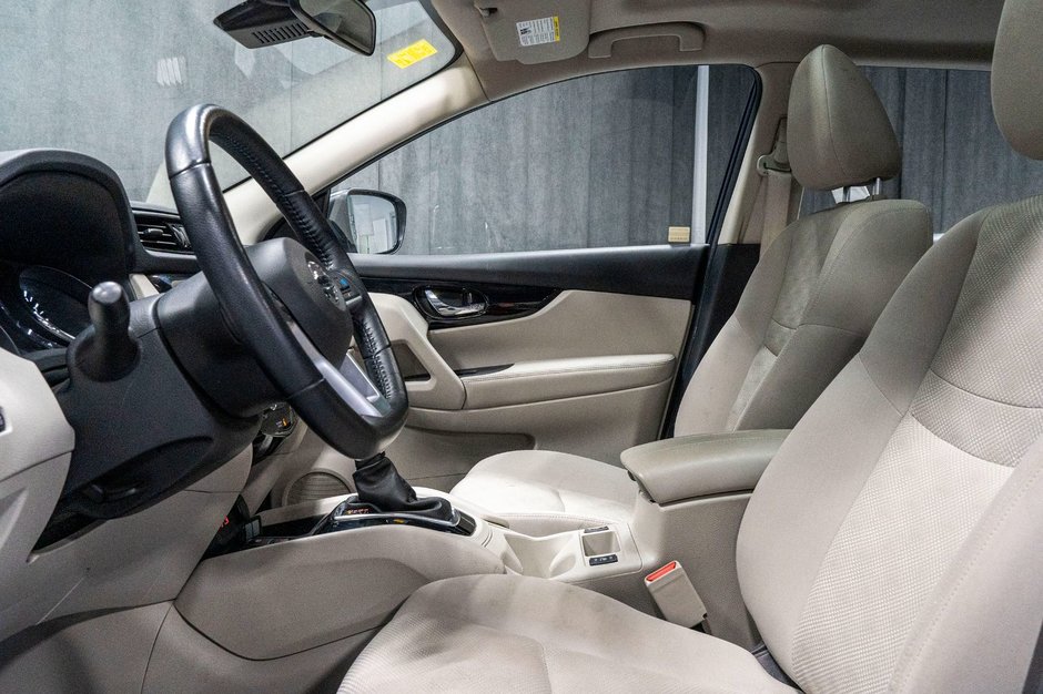 Nissan Qashqai SV 2023-12