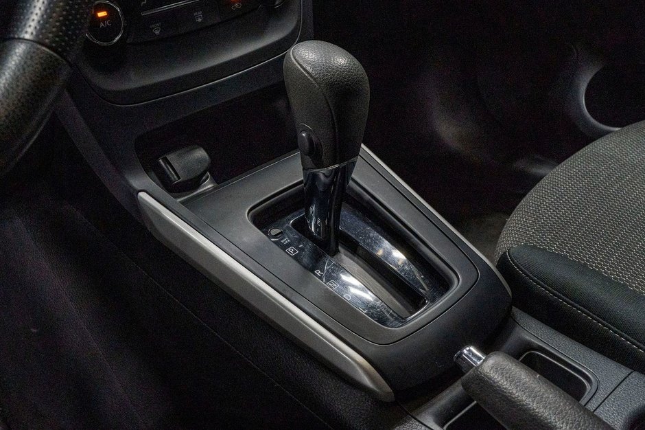 Nissan Sentra  2019-15
