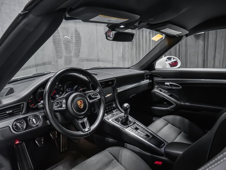 Porsche 911 TARGA 4 MANUAL 2018-17
