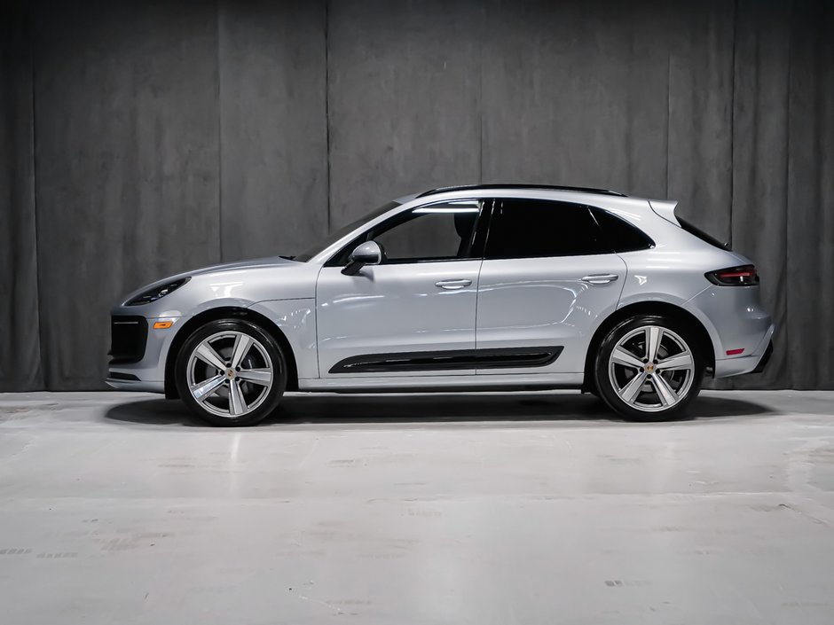 2025 Porsche Macan T-3