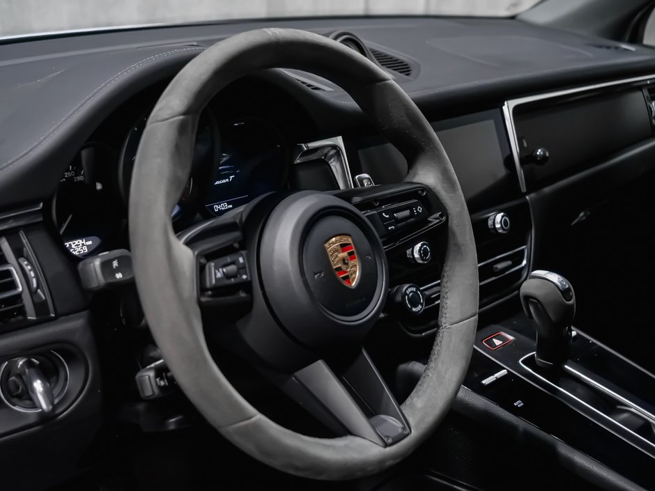 2025 Porsche Macan T-7