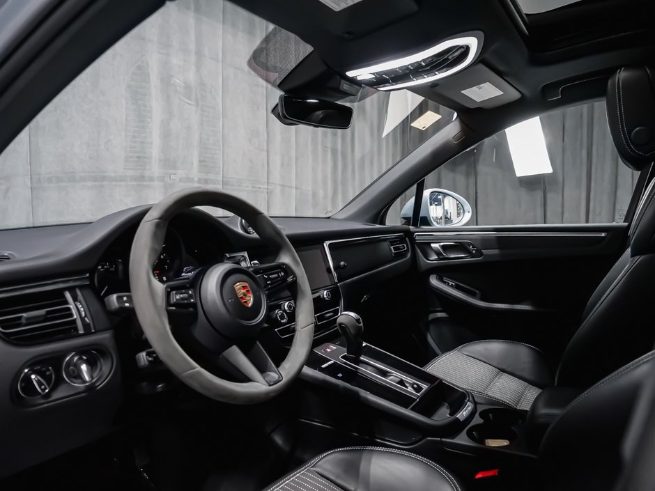 2025 Porsche Macan T-5